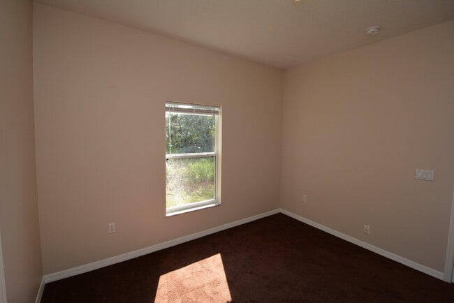 Building Photo - "Spacious 4-Bed Oasis in Palm Coast with 2...
