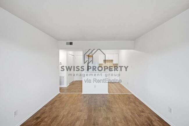 Building Photo - 544 Riverview Dr