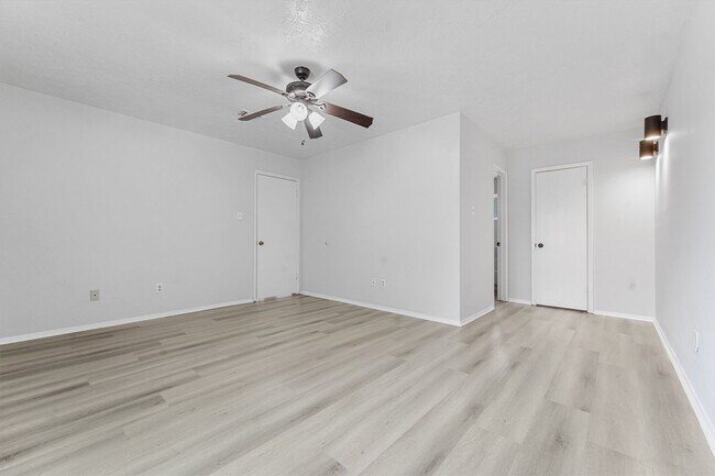 Building Photo - 15326 Peachmeadow Ln