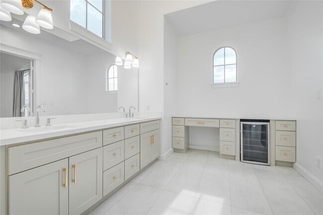 Building Photo - 5002 Eigel St