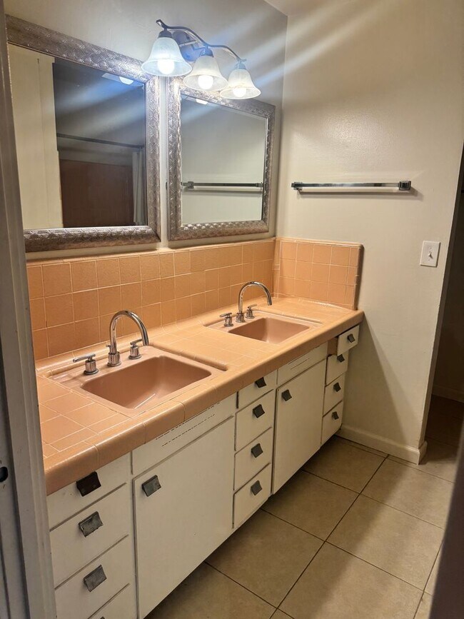 Building Photo - Single Family Home