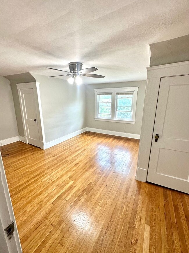 Building Photo - 2284-6 South Overlook Road