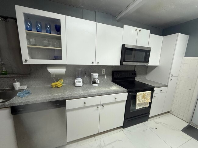 Building Photo - 710 N 66 Terrace