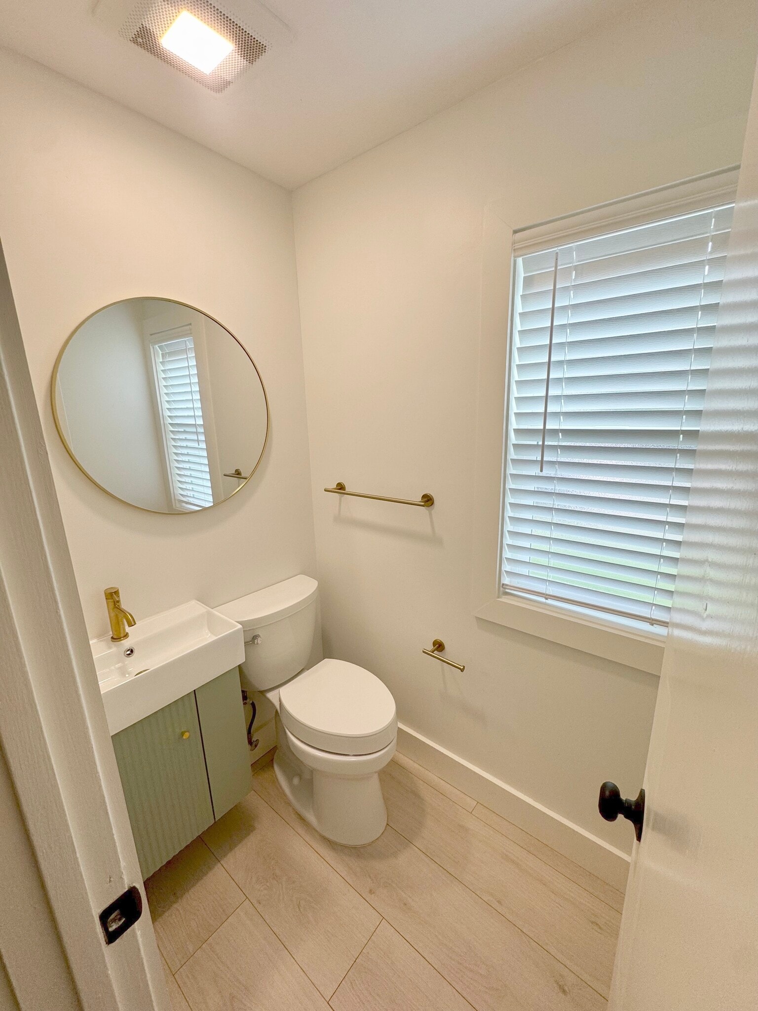 Building Photo - 603 Woodside Way