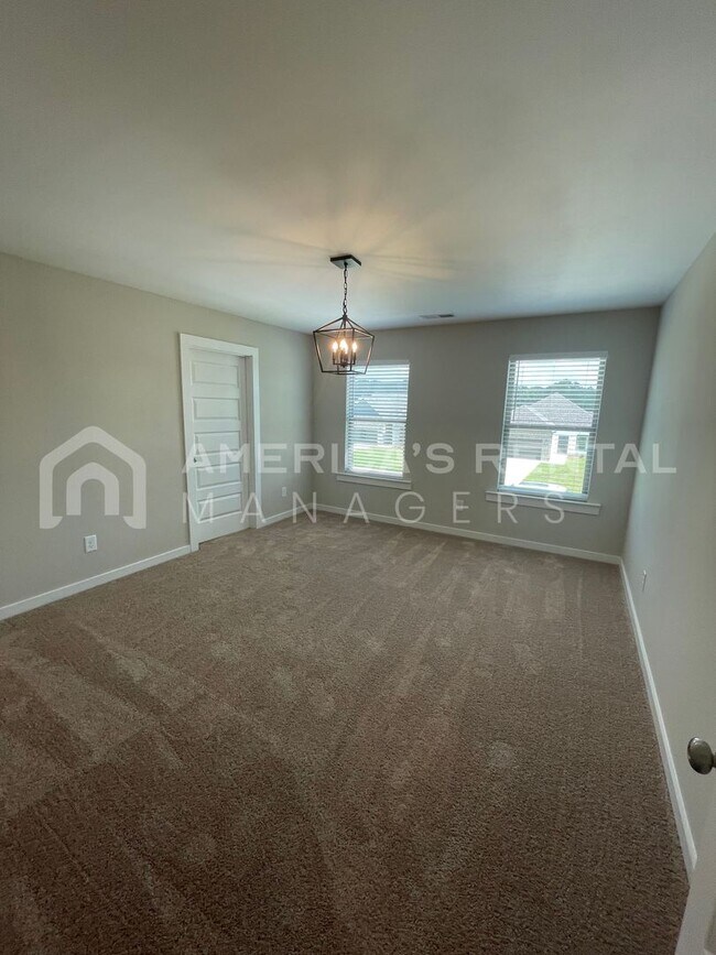 Building Photo - 151 Kings Wy