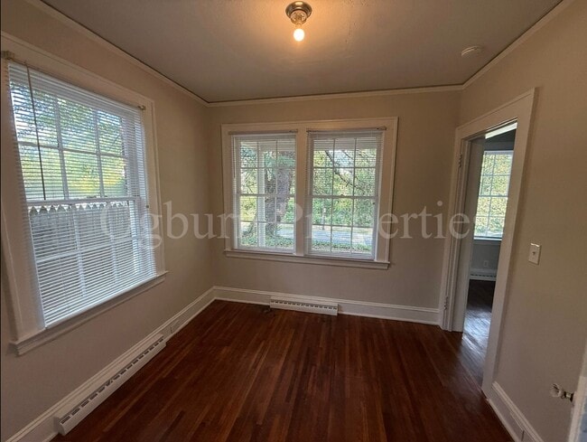Building Photo - 202 N Hawthorne Rd