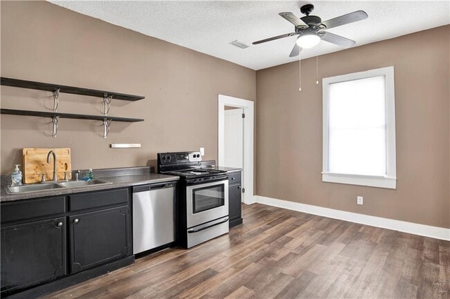 Building Photo - 112 Espejo St