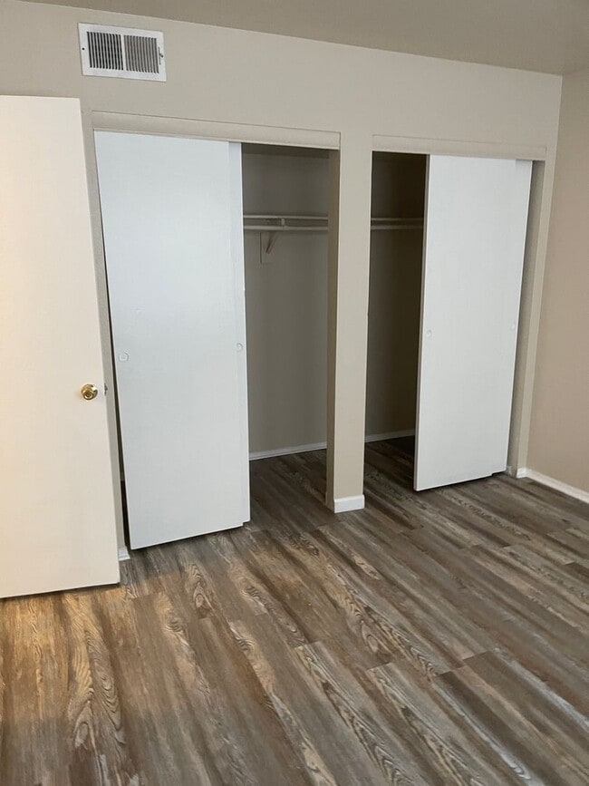 Building Photo - 2 bedroom 1 bath