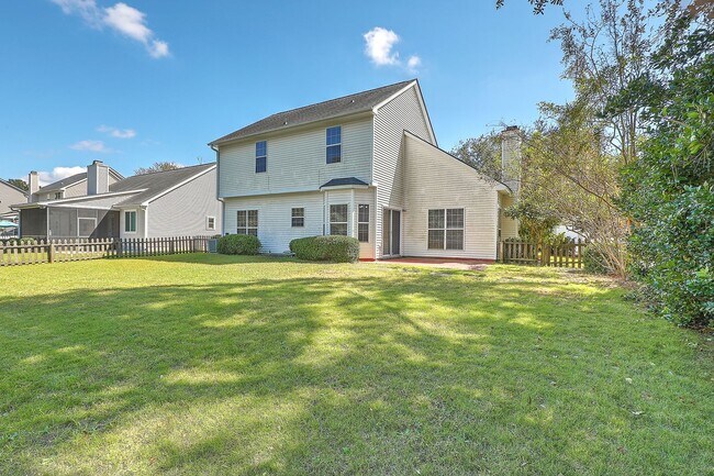 Building Photo - Gorgeous 2 Story Home In Belle Hall!