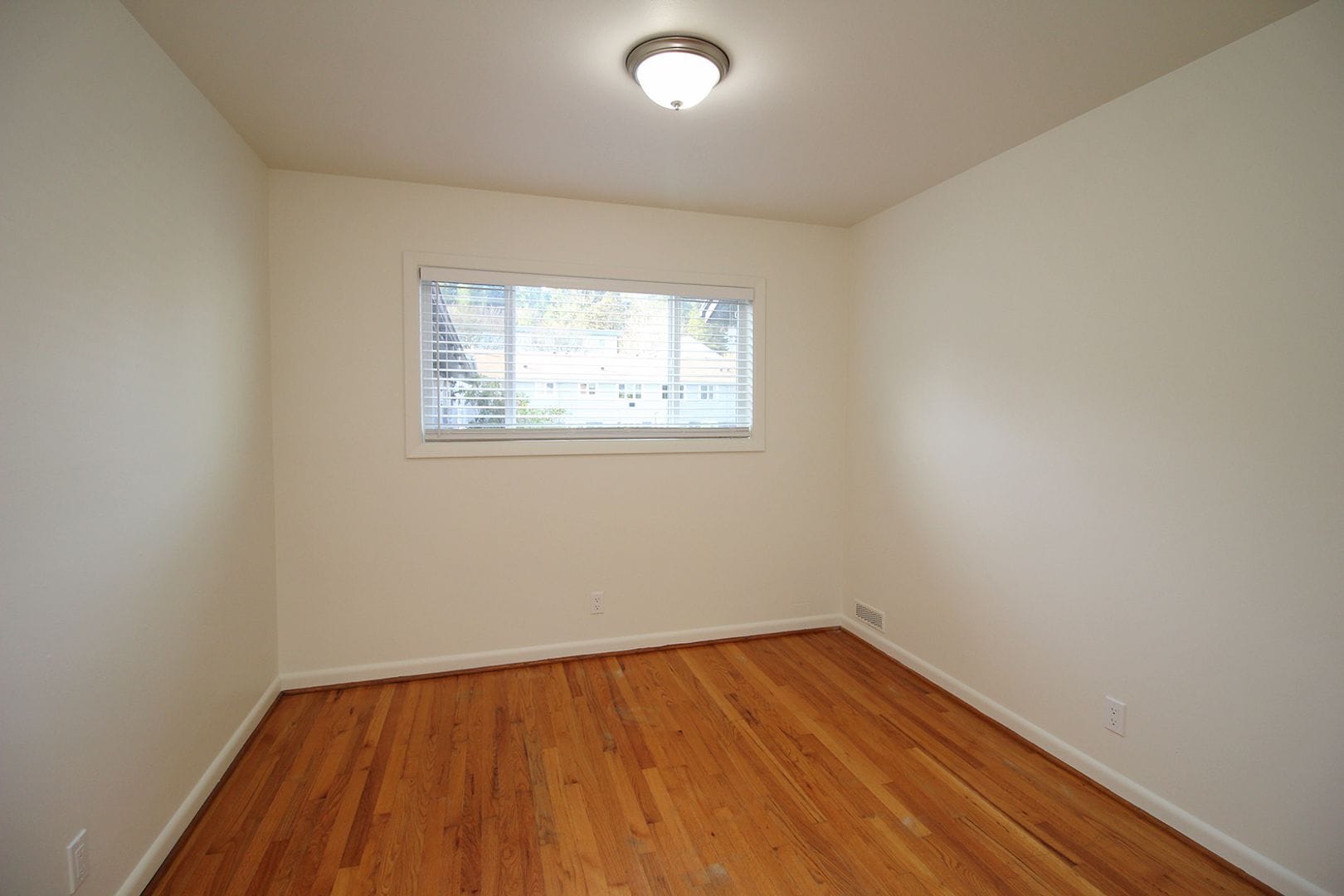 Building Photo - 3525 SW 10th Ave