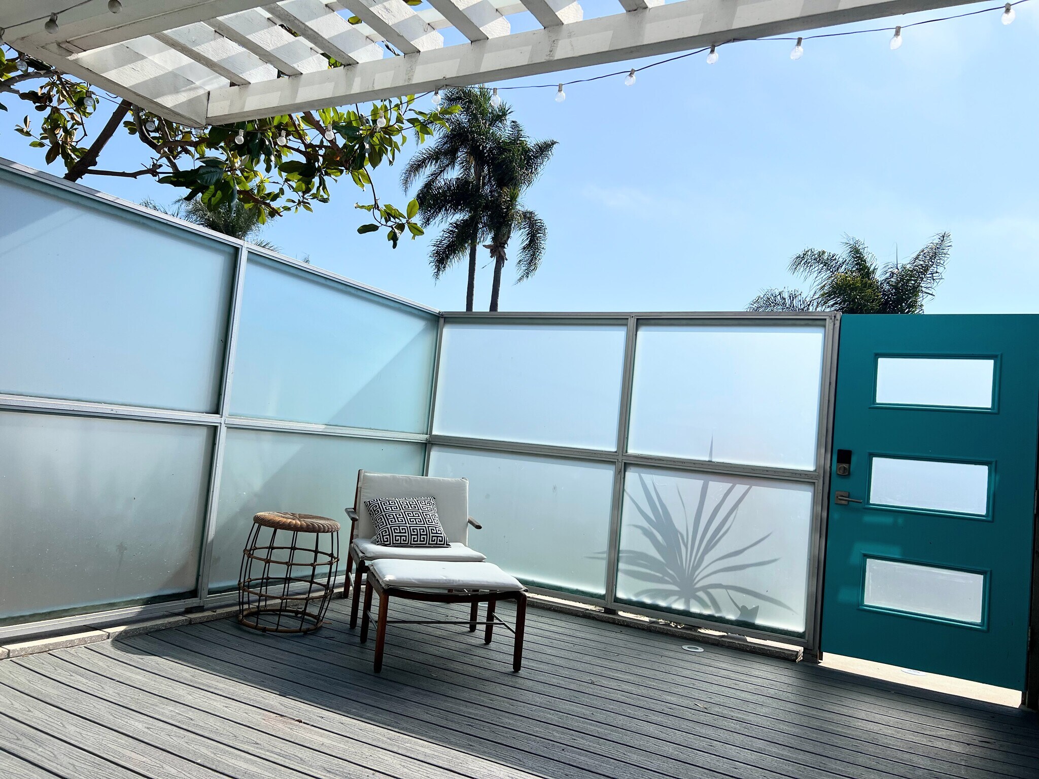 Glassed, front courtyard - 2225 Manchester Avenue