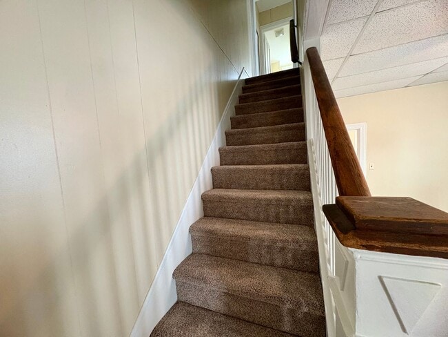 Building Photo - 3 Bedroom 1.5 Bathroom in Elizabethtown!