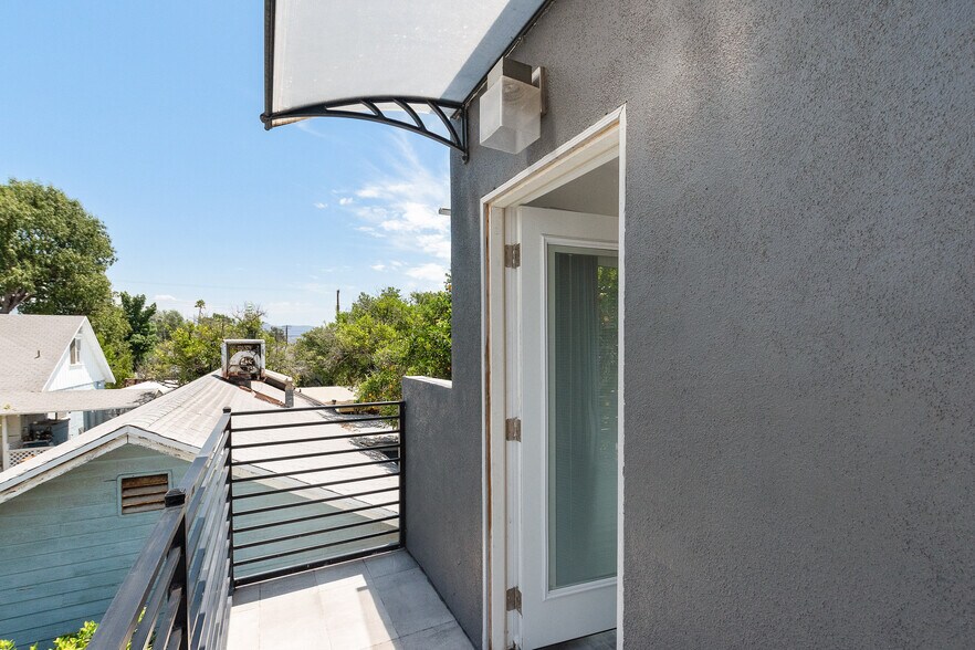 Building Photo - 8016 Crosnoe Ave