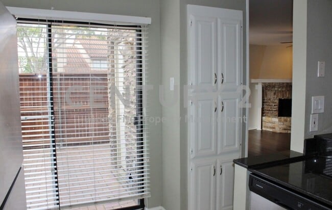 Building Photo - Charming 2-Story 2/1.5 Condo For Rent!