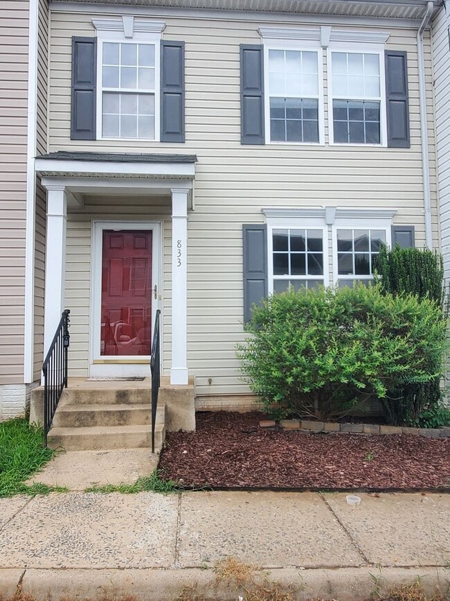 Building Photo - 833 Gallows Ct