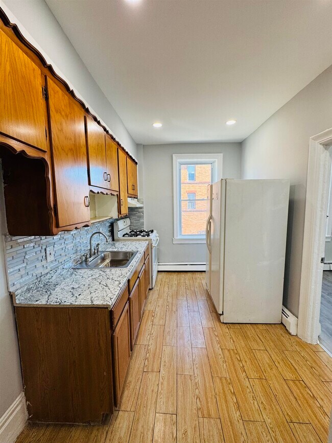 Building Photo - 265 Clinton Ave