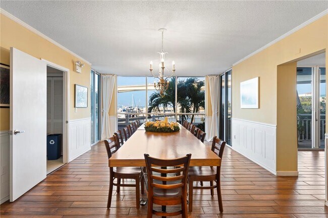 Building Photo - 100 Pierce St