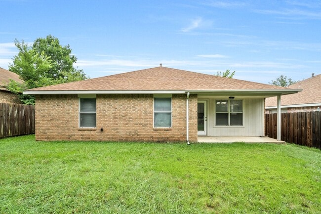 Building Photo - 203 Cain Dr
