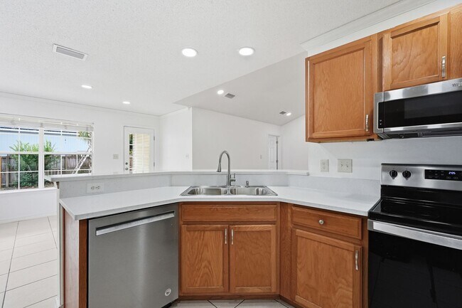 Building Photo - Renovated Home in Niceville!
