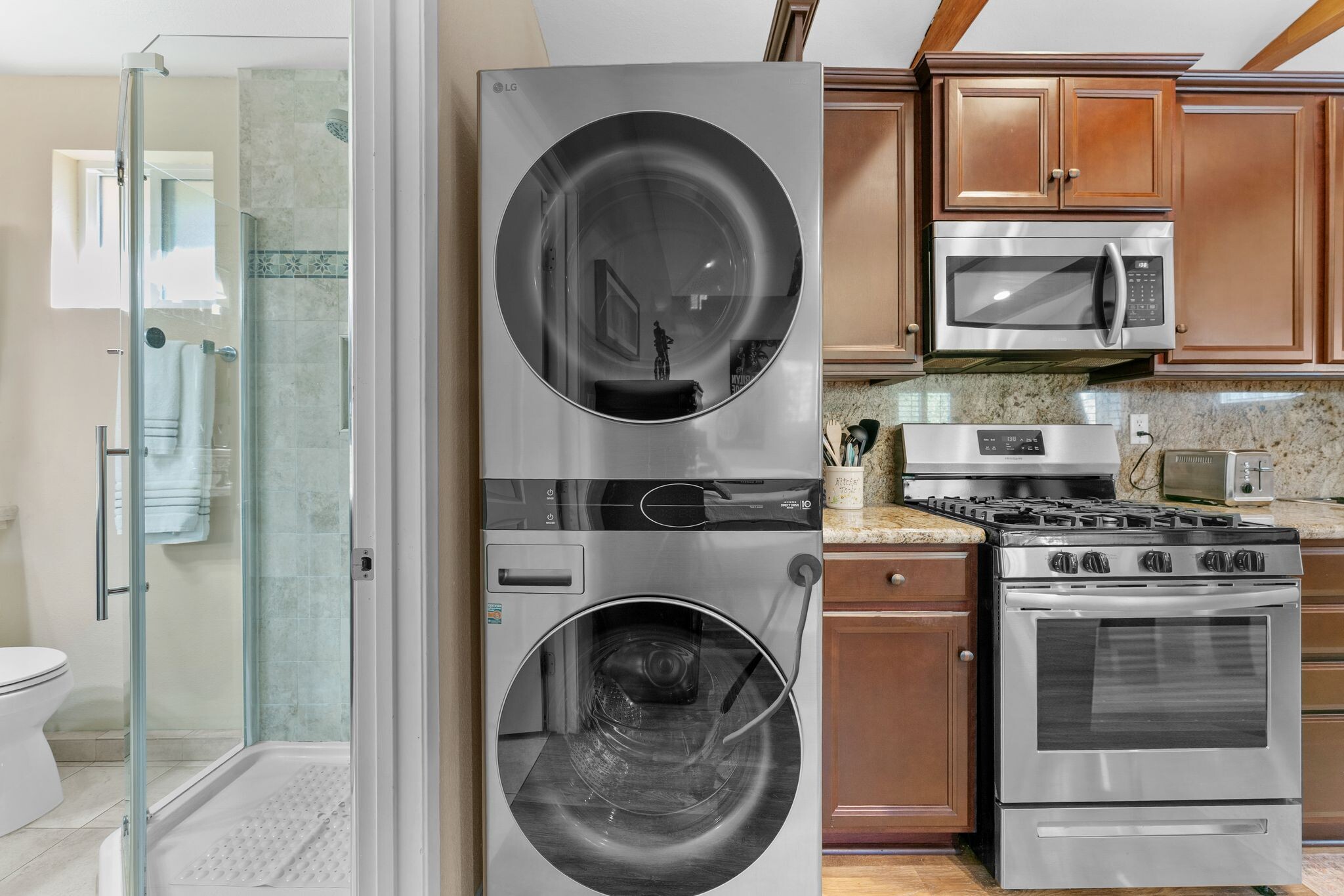 Building Photo - 7227 Fallbrook Ave