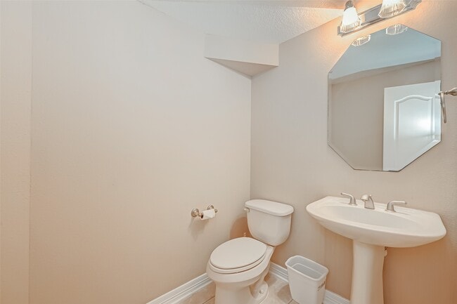 Building Photo - 22518 Silvermist Ln
