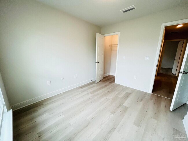 Building Photo - 1715 Leigh Lp