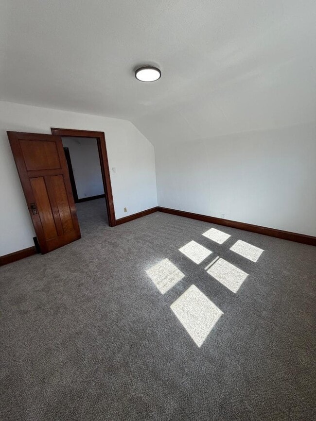 Building Photo - 3770 E Somers Ave