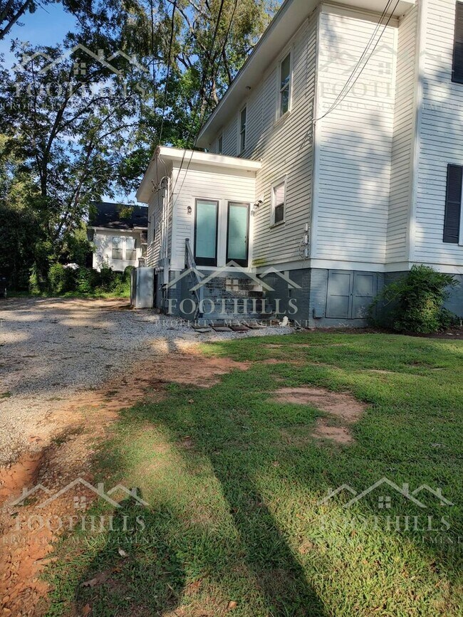 Building Photo - 120 Anderson Ave