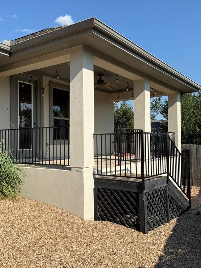 Building Photo - 14400 Senia Bend