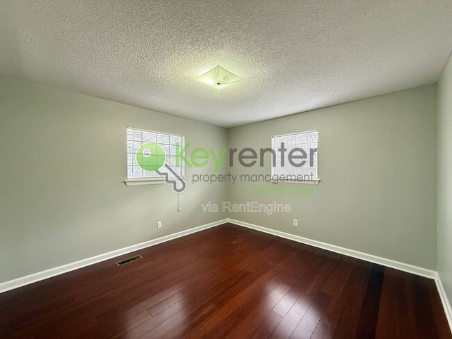 Building Photo - 1300 Highcrest Dr