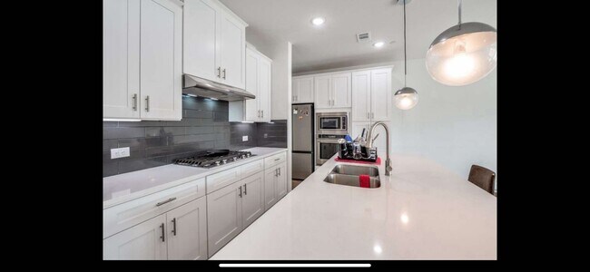 Building Photo - 5629 Woodlands Dr