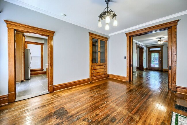 Building Photo - Short North / Victorian Village Stunning Single Family House!