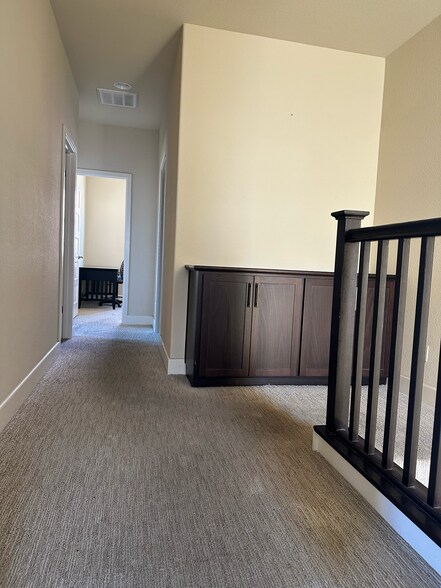 Building Photo - 6673 Tralee Village Dr