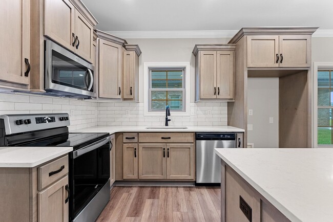 Building Photo - For Rent