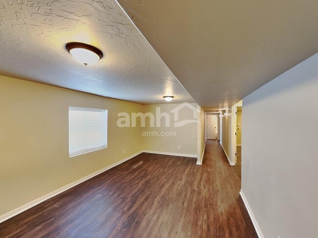 Building Photo - 2095 E Shadow Dr