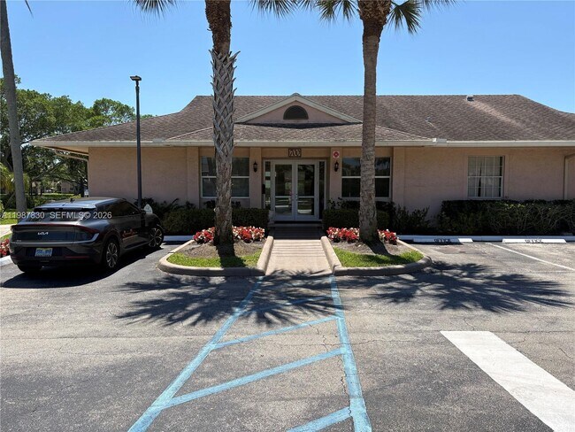 Building Photo - 601 Cypress Lake Blvd