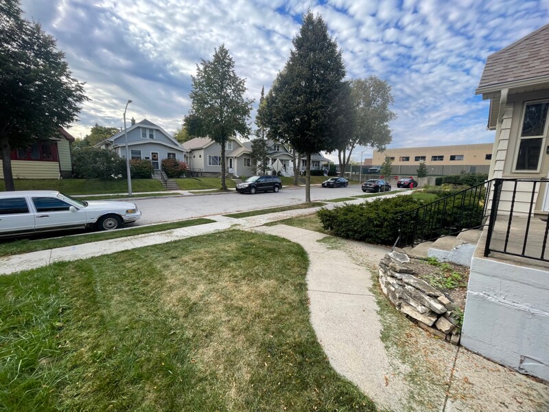 Building Photo - 964 S 61st St