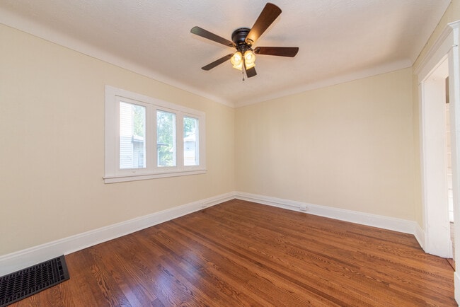 Building Photo - 1007 Sherman St SE