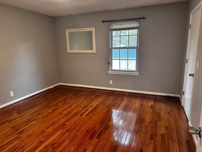 Building Photo - Sylvan Park Townhouse