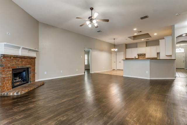 Building Photo - 15858 Durango Dr