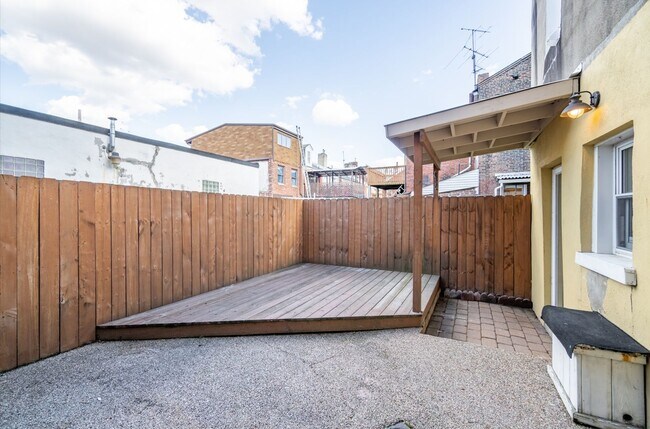 Building Photo - Beautiful luxury and spacious 4 bed home in South Side flats