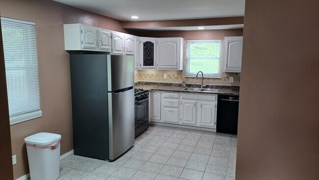 Building Photo - 847 Weedel Dr