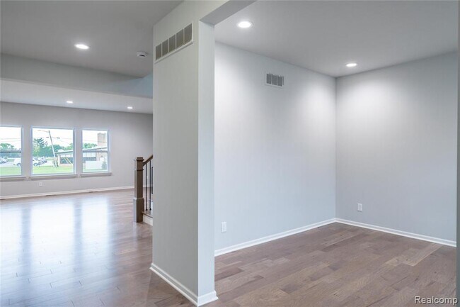 Building Photo - 24180 Liberty Hill Dr