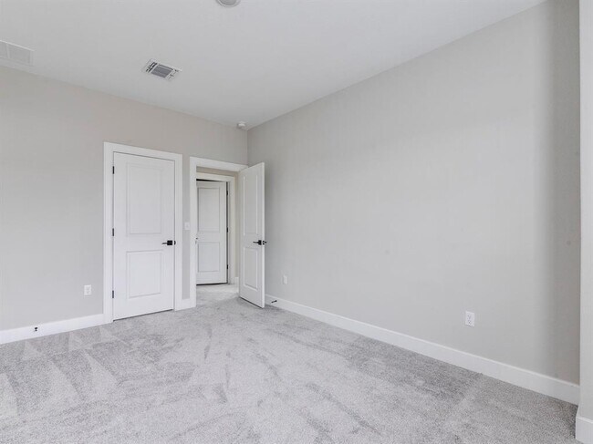 Building Photo - 8905 Centurion Path