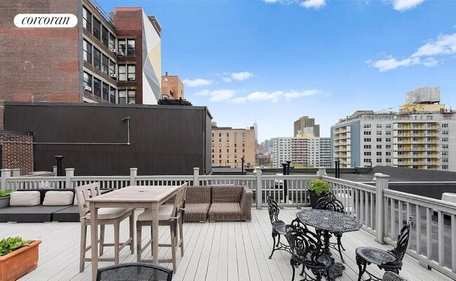 Building Photo - 250 Mercer St
