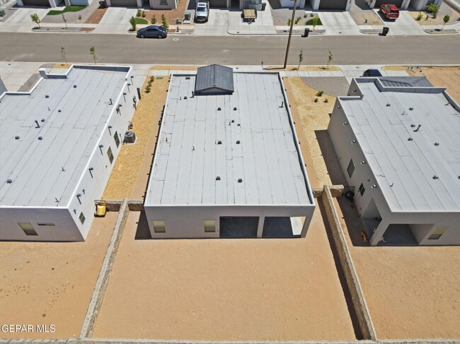 Building Photo - 909 Larkhall Pl