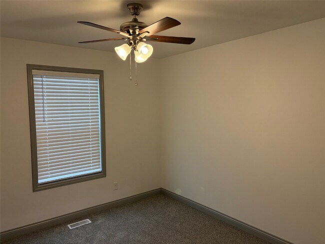 Building Photo - 28712 Woodland Heights Dr