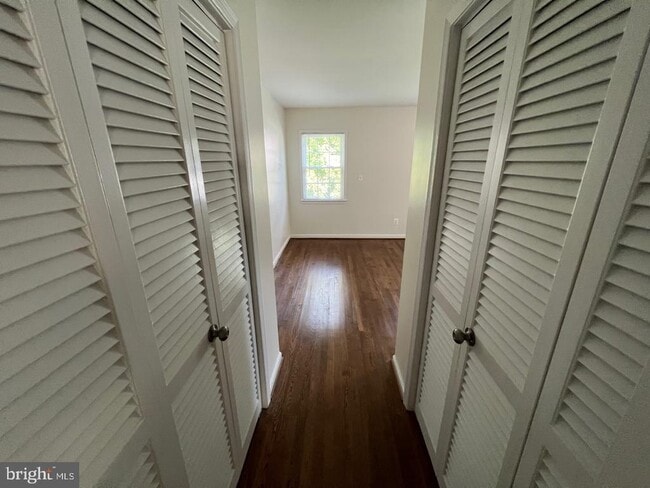 Building Photo - 6407 Kenhowe Dr