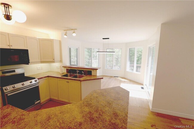 Building Photo - 63 Lawrence Hill Rd