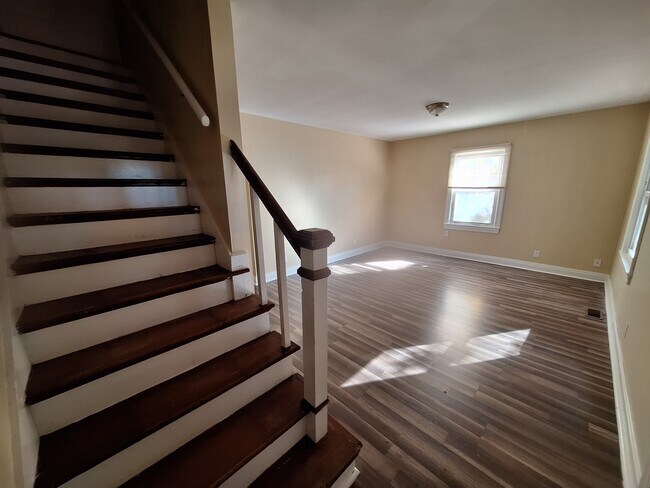Building Photo - 505 Auburndale Ave